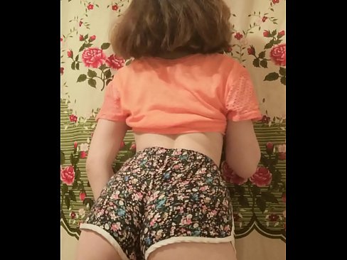 ❤️ 性感的年轻宝贝在镜头前脱下她的短裤 ❤ Beautiful porn❌️❤